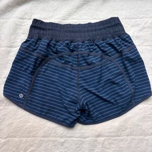 Lululemon Hotty Hot Shorts 4” Blue Striped Running Size 8 Secure Zip Pocket